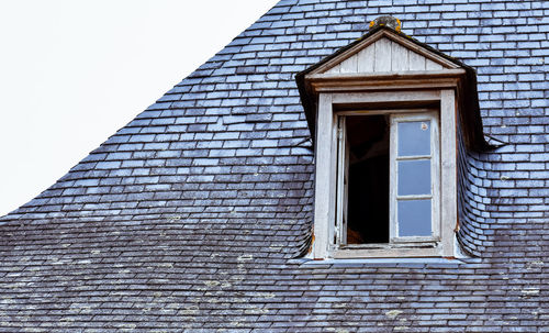 Dormer windows on slate roof and orange chimneys. rochefort-en-terre, french brittany