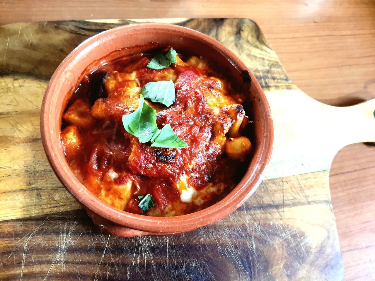 HIGH ANGLE VIEW OF NOODLES IN BOWL