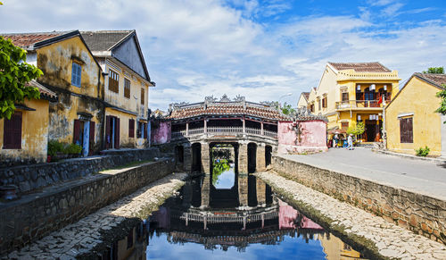 The iconic japanese covered bridge in hoi an