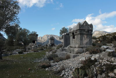 Old ruin building against sky