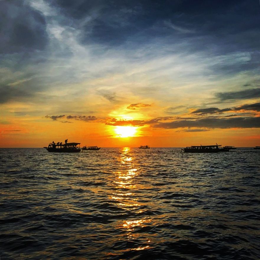 SCENIC VIEW OF SEA AGAINST SKY AT SUNSET