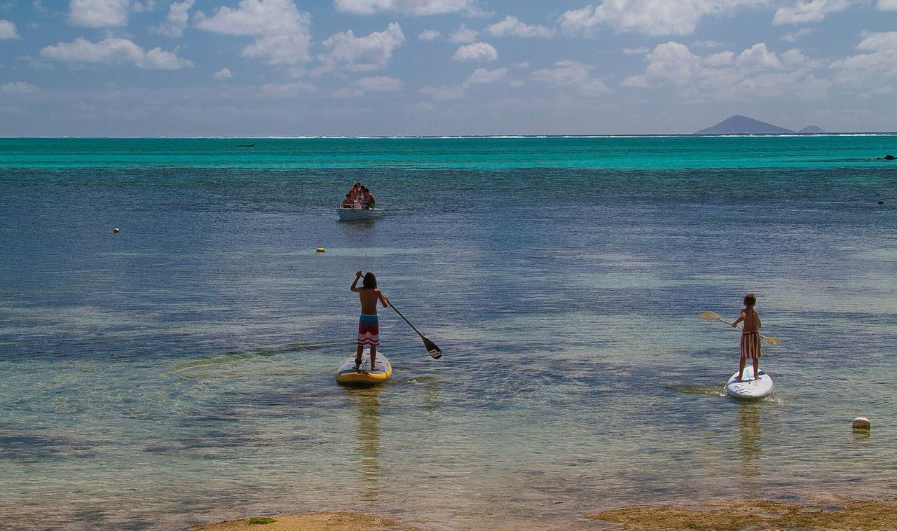 water, sea, leisure activity, lifestyles, full length, sky, horizon over water, childhood, vacations, boys, waterfront, enjoyment, fun, men, girls, elementary age, beauty in nature