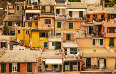 Full frame shot of fishing houses with colorful facades, vernazza, cinque terre, liguria 