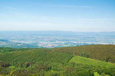 View from the puy-des-goules volcano hiking trail
