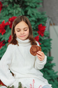 Portrait of smiling young woman holding food