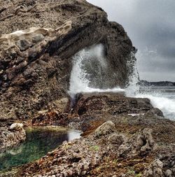 Waves splashing on rocks