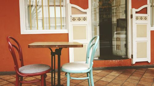 Table with chairs arranged in cafe