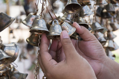 The two hands were made of many silver bells.