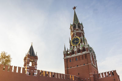 Spasskaya tower of the kremlin moscow merlon brick wall