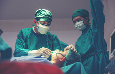 In a modern operating room, a medical team is doing a surgical operation, with professional medical.