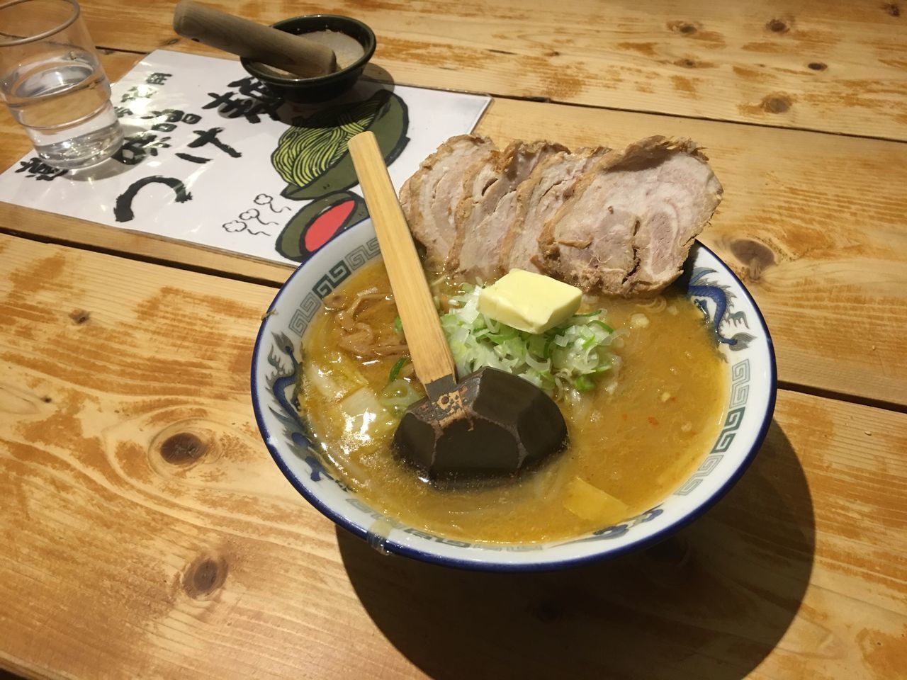 HIGH ANGLE VIEW OF DESSERT IN BOWL ON TABLE