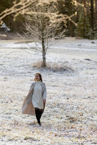 Full length of woman standing on field