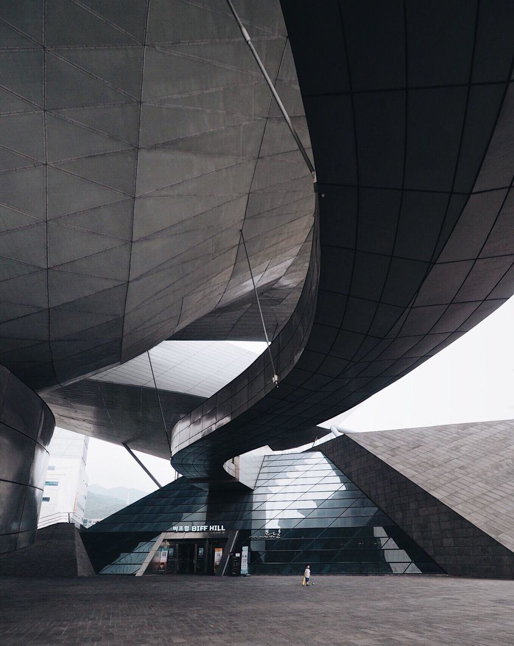 architecture, built structure, day, outdoors, modern, building exterior, real people, sky