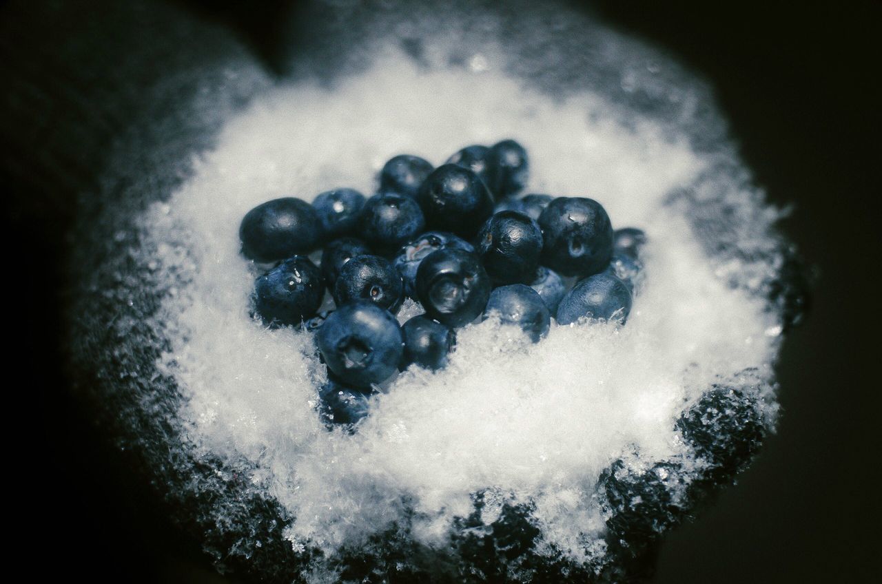 HIGH ANGLE VIEW OF BLACKBERRIES IN CONTAINER