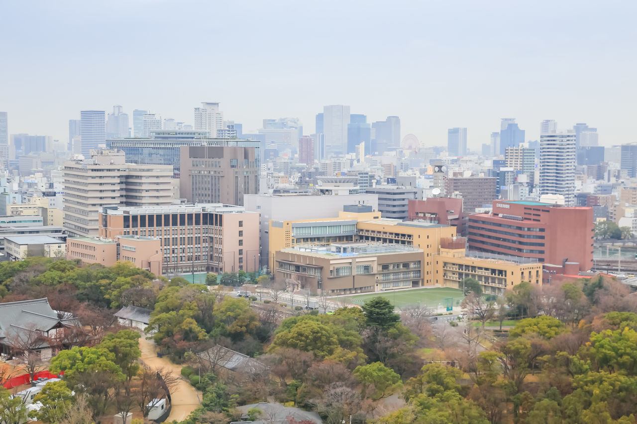 HIGH ANGLE VIEW OF BUILDINGS AGAINST SKY