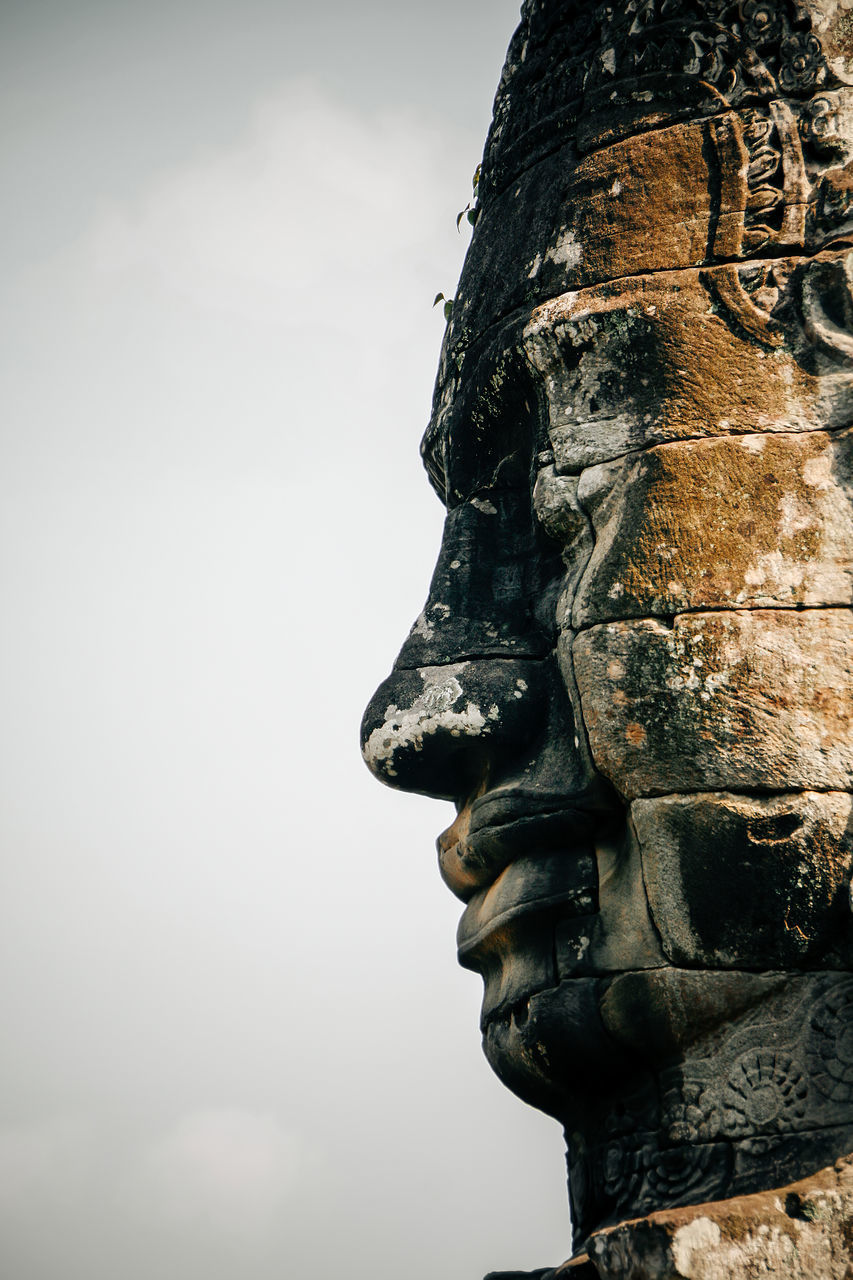 STATUE OF A BUDDHA