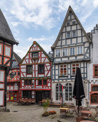 Cahrming city view with half-timbered houses of limburg an der lahn, hesse, germany