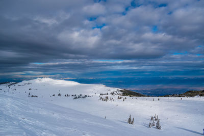 My first winter hike to the 2nd highest peak in the balkans at vitosha mountain in bulgaria. 