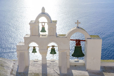 View of mosque and sea against sky