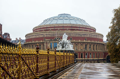 Statue of historic royal albert hall building against sky
