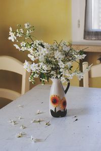 Flower decorations in a vase on the table