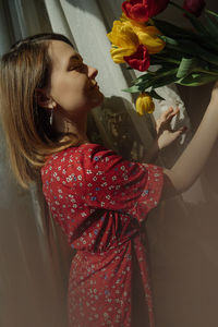 Midsection of woman with red roses