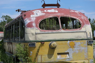 Old rusty bus, abandoned.