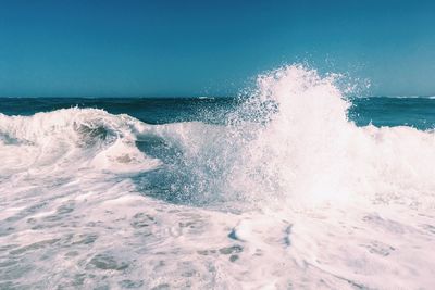 Waves splashing in sea