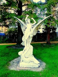 Statue of woman in park