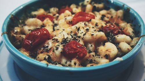 Close-up of fresh macaroni and cheese served in plate