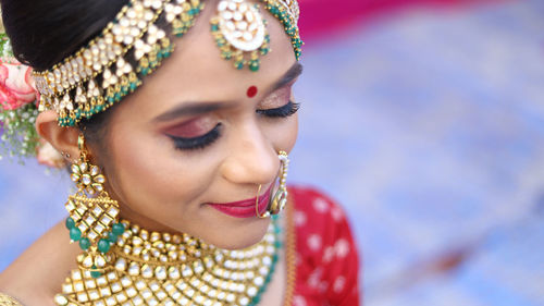 Close-up portrait of a smiling young woman