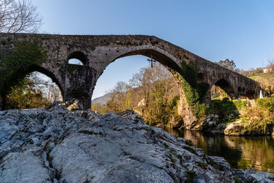 Old roman stone bridge in cangas de onis, asturias, spain