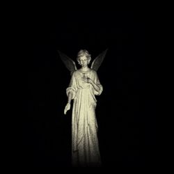 statue