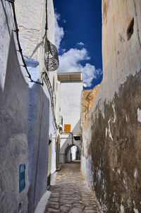 Narrow alley amidst buildings in city