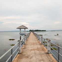 The bridge acroos the lake