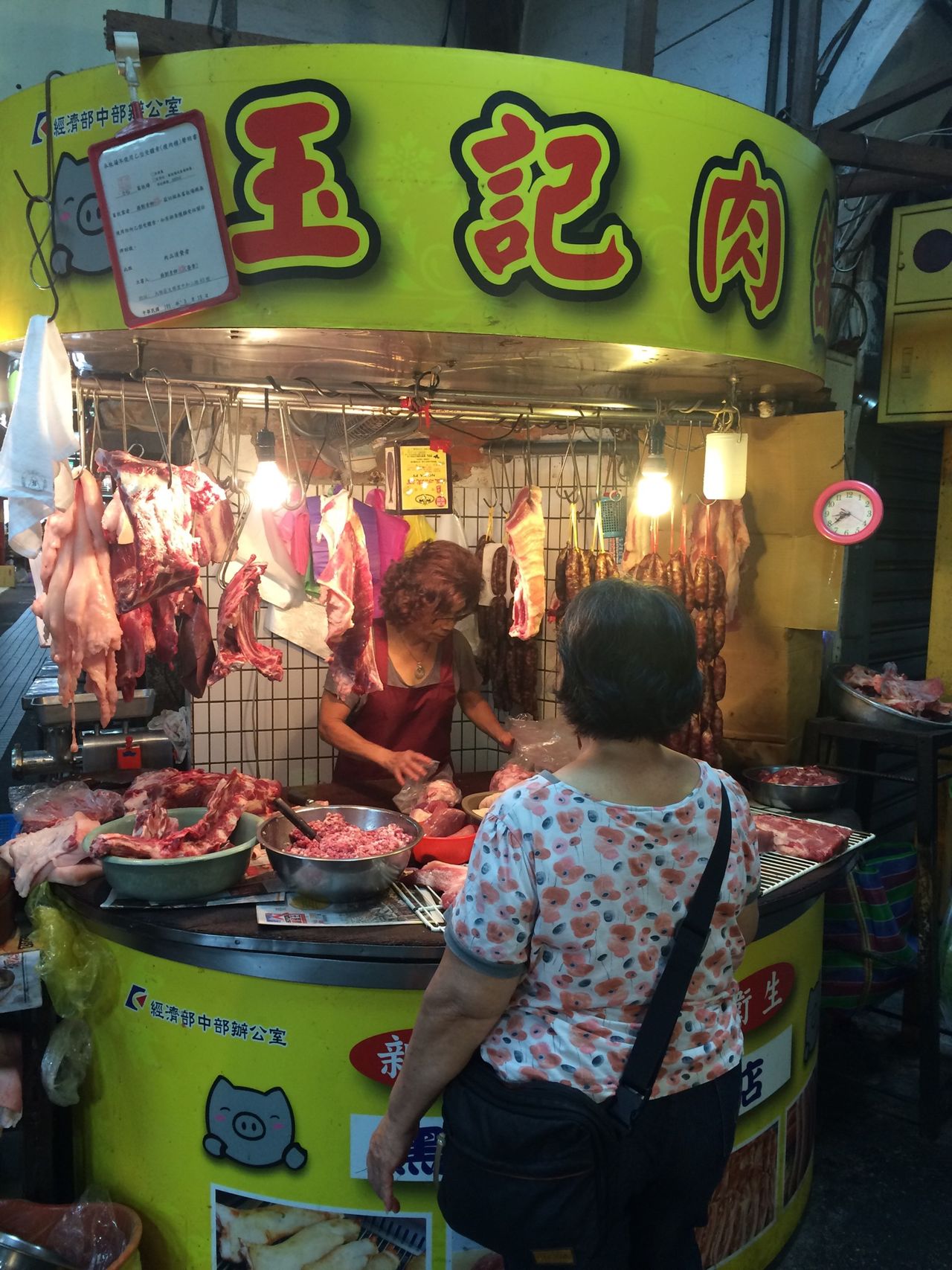 台中市第二市場，早年傳統好吃的東西，這兒都有