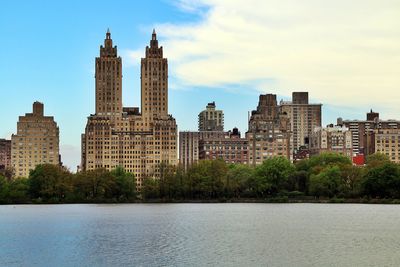 Manhattan, new york, united states. jacqueline kennedy onassis reservoir inside central park