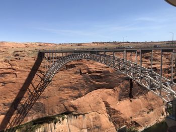 Arch bridge against sky