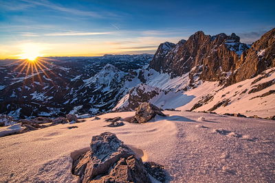 Sonnenuntergang dachstein
scenic view of snowcapped mountains against sky during sunset