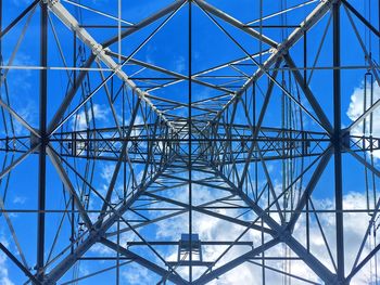 Electricity pylon