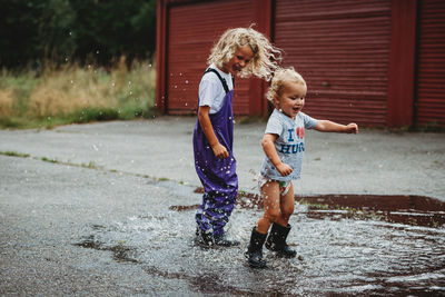 Full length of mother and daughter in park