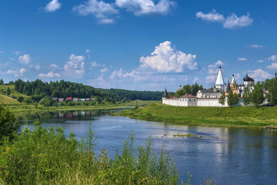 Landscape with volga river and dormition monastery in staritsa, russia