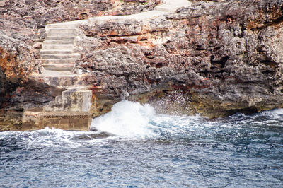 Water flowing through rocks in sea