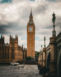 Low angle view of historic building big ben against cloudy sky