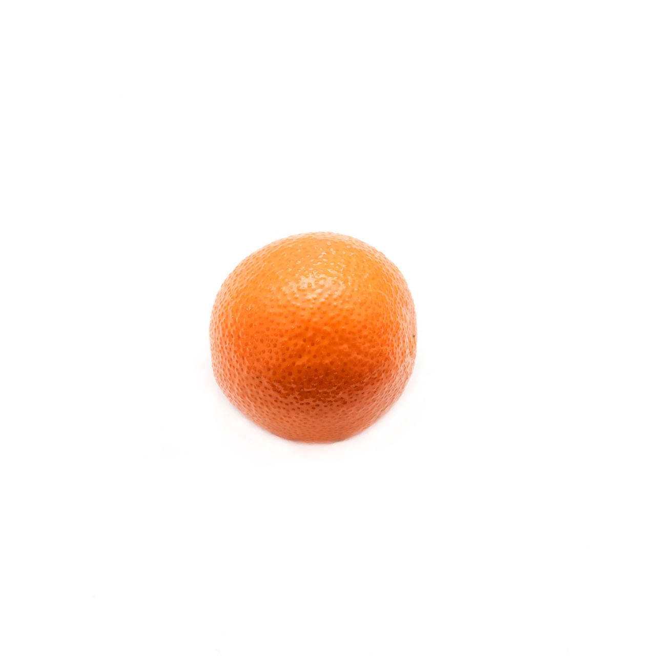 CLOSE-UP OF ORANGE FRUIT AGAINST WHITE BACKGROUND