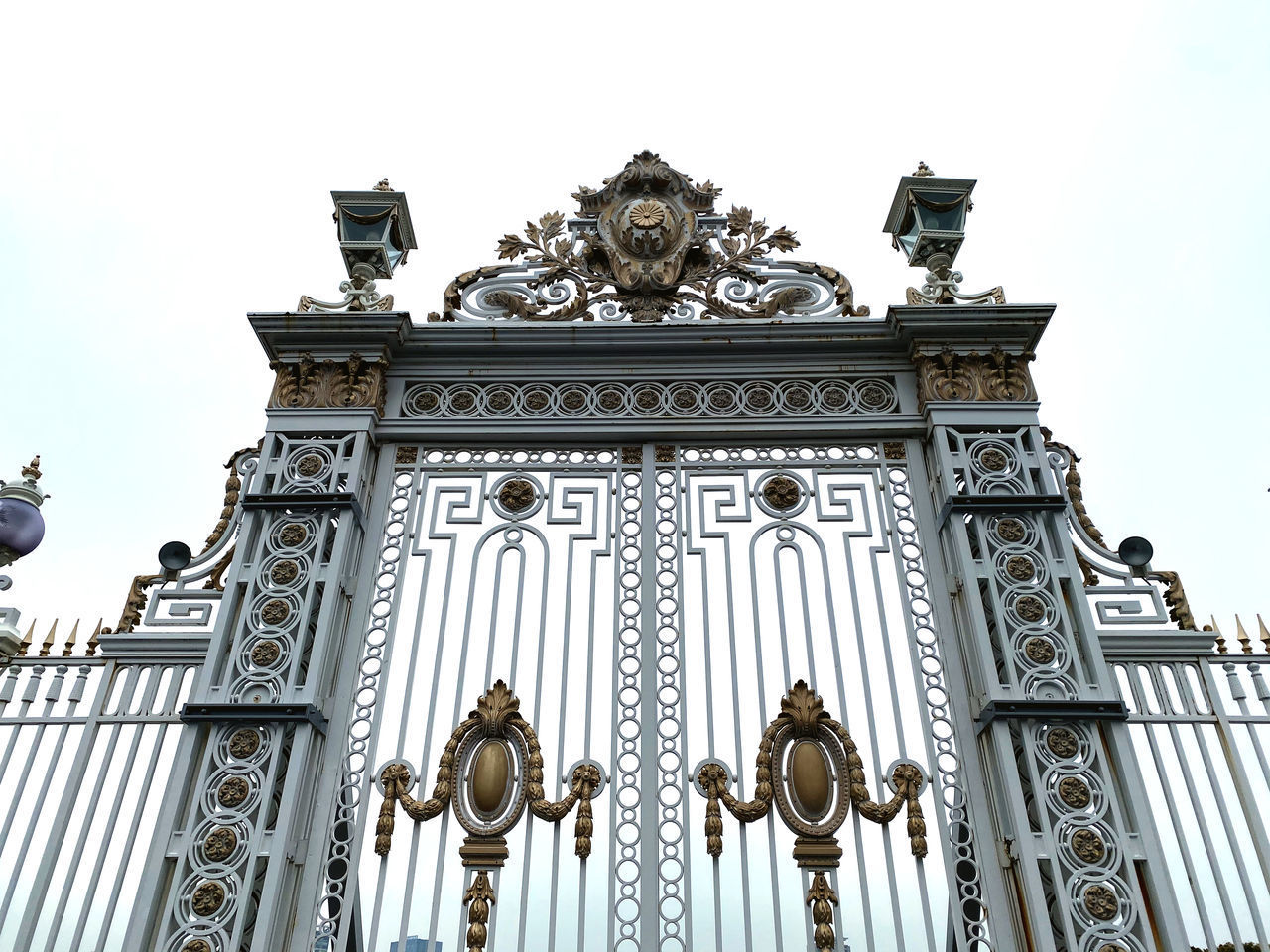 LOW ANGLE VIEW OF ORNATE BUILDING