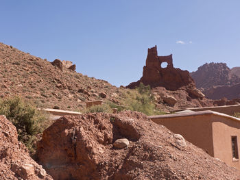 Hike through the dadestal at the oasis boumalne in the southern part of the atlas mountains.