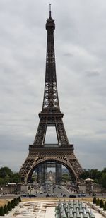 Close wiew of the eiffel tower from trocadero to Ècole militaire and no tourists due to the pandemic