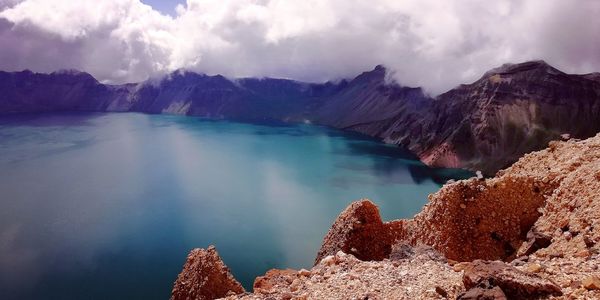 Panoramic view of lake and mountains against sky