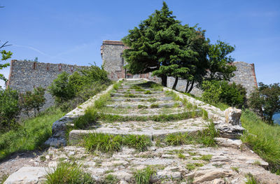 View of old ruin building against sky